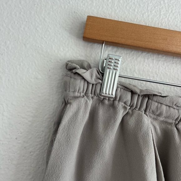 Wilfred Aritzia Drawstring Montrouge Crepe Shorts in Gray M - Picture 4 of 10